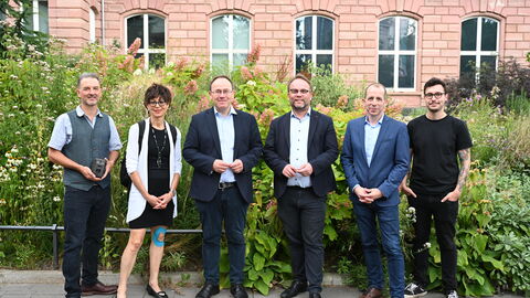 Impressionen vom Sommerreise-Besuch bei der Werner Reimers Stiftung in Bad Homburg. Gruppenbild mit Minister