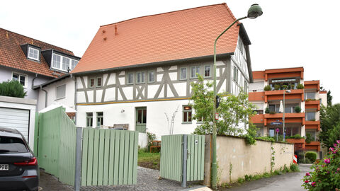 Das Fachwerkhaus in Alt-Niederursel 44 in Frankfurt am Main wurde 2024 mit dem Hessischen Denkmalschutzpreis ausgezeichnet. Blick auf das Fachwerkhaus in Alt-Niederursel 44 in Frankfurt am Main.