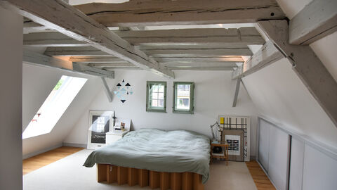 Blick ins Schlafzimmer des preisgekrönten Fachwerkhauses