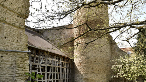 Die Burgruine Wallrabenstein in Hünstetten-Wallrabenstein wurde 2024 mit dem Hessischen Denkmalschutzpreis ausgezeichnet. Detailansicht der Burgruine Wallrabenstein in Hünstetten-Wallrabenstein