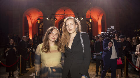 Menschen auf dem roten Teppich