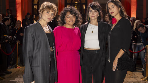 Menschen auf dem roten Teppich