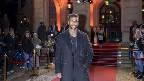 Menschen auf dem roten Teppich