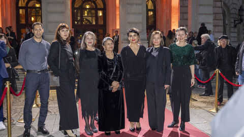 Menschen auf dem roten Teppich