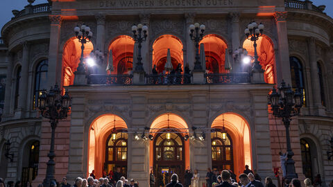 Menschen auf dem roten Teppich