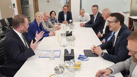 Impressionen vom Vietnambesuch 2024. Minister Gremmels an der VGU