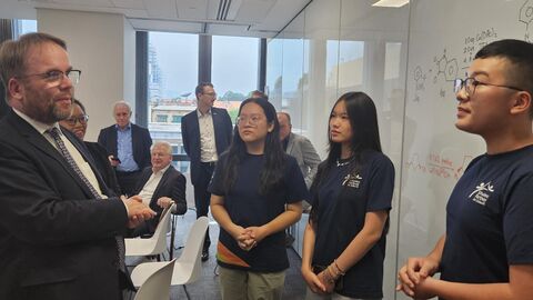 Impressionen vom Vietnambesuch 2024. Minister Gremmels an der VGU