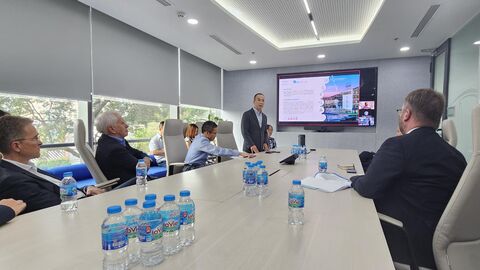 Impressionen vom Vietnambesuch 2024. Minister Gremmels an der VGU