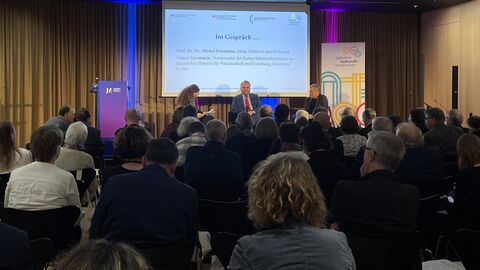 Impressionen der Fachtagung „Jüdisches Leben in Deutschland im Spannungsfeld zwischen Anpassung und Autonomie“ Blick in die Talkrunde