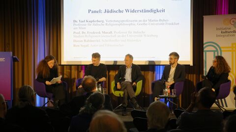Impressionen der Fachtagung „Jüdisches Leben in Deutschland im Spannungsfeld zwischen Anpassung und Autonomie“ Blick auf die Talkrunde