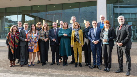 Gruppenbild mit den Wissenschaftsministerinnen und -ministern.