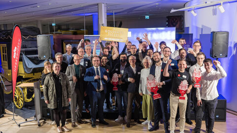 Gruppenfoto mit allen Preisträger-Teams von Hesen Ideen 2024