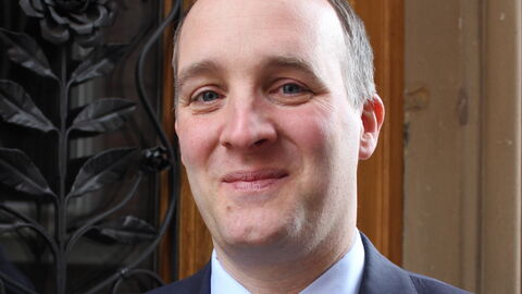 PD Dr. Benjamin Müsegades leitet das Hessische Institut für Landesgeschichte. Porträt von PD Dr. Benjamin Müsegades