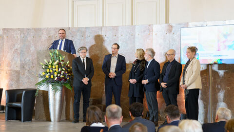 Impressionen der Konferenz Demokratischer Zusammenhalt in der Frankfurter Paulskirche. Minister Gremmels am Rednerpult