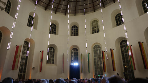 Impressionen der Konferenz Demokratischer Zusammenhalt in der Frankfurter Paulskirche. Detailansicht der Paulskirche