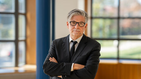 Prof. Dr. Jan-Werner Müller ist Mitglied des Programmbeirats "Stärkung der Demokratieforschung Hessen" Porträt von Prof. Dr. Jan-Werner Müller