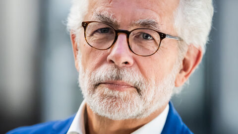 Prof. Dr. Hans Vorländer ist Vorsitzender des Programmbeirats "Stärkung der Demokratieforschung Hessen". Porträt von Prof. Dr. Hans Vorländer