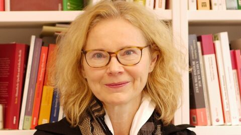 Prof. Dr. Tine Stein ist stellvertretende Vorsitzende des Programmbeirats „Stärkung der Demokratieforschung Hessen“  Porträt von Prof. Dr. Tine Stein