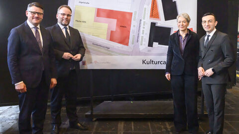 Ministerpräsident Boris Rhein, Wissenschaftsminister Timon Gremmels, Kulturdezernentin Dr. Ina Hartwig und Frankfurts Oberbürgermeister Mike Josef stellen Pläne für neuen Kulturcampus vor. 
