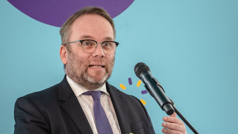 Minister Gremmels am Rednerpult