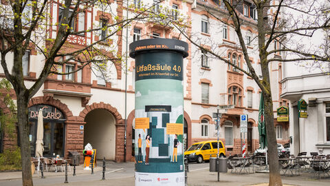 Die Litfaßsäule 4.0 auf dem Riegerplatz in Darmstadt
