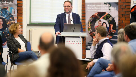 Minister Gremmels am Rednerpult