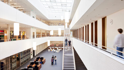Blick in die Hochschul-, Landes- und Stadtbibliothek Fulda