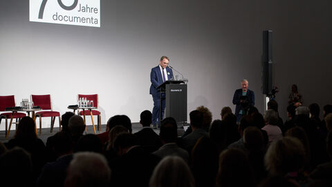 Impressionen vom Festakt zu 70 Jahren documenta in Kassel Timon Gremmels am Rednerpult