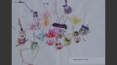 Hannah Bohlen (6 Jahre), Klasse 1 der Peter-Härtling-Schule Wetzlar, Sonderpreis Bunte Gesichter, aus Farbklecksen geformt