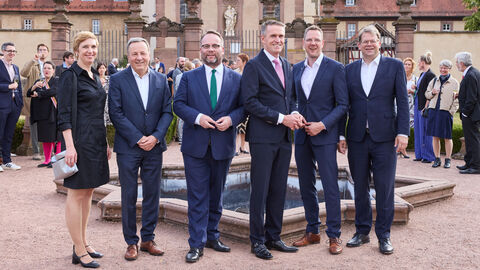 Wissenschaftsminister Timon Gremmels mit Vertretern aus Hochschule und Wissenschaftsrat.