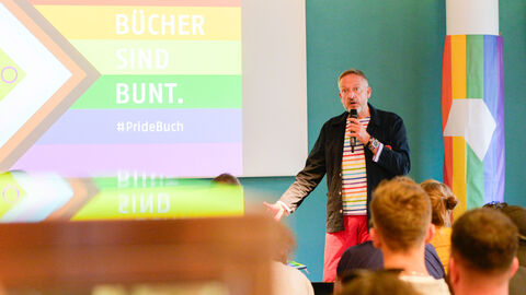Impressionen vom Literarischen Apéro zum CSD Impressionen vom Literarischen Apéro zum CSD