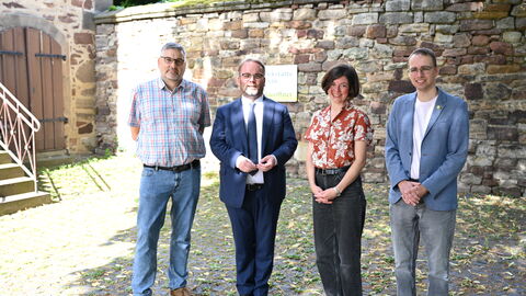 Minister Gremmels besuchte auch die Gedenkstätte Breitenau. Gruppenbild mit Minister Gremmels