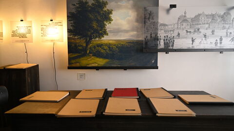 Das Büchnerhaus wird als Kulturzentrum genutzt wird. Eine Dauerausstellung zeigt mit Gegenständen, Bildern und Zitaten den Lebensweg des Dichters. Blick in die Ausstellung im Büchnerhaus