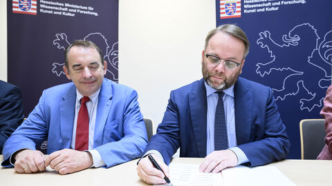 Minister Lorz und Minister Gremmels unterschreiben den Hessischen Hochschulpakt 2026-2031 Minister Lorz und Minister Gremmels unterschreiben den Hessischen Hochschulpakt 2026-2031
