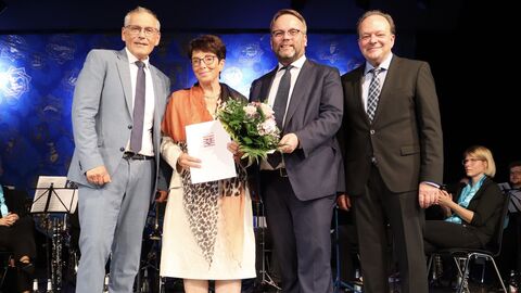 Gruppenbild: Andreas Siebert, Landrat des Landkreises Kassel, Carmen Jelinek, Staatsminister Timon Gremmels, Arnim Roß, Bürgermeister Kaufungen