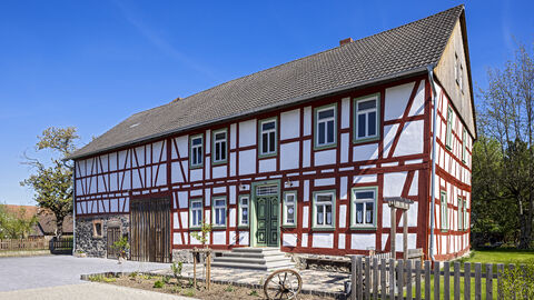 Das Waldecks Huus in Lauterbach-Maar wude 2025 mit dem Hessischen Denkmalschutzpreis ausgezeichnet. Das Waldecks Huus in Lauterbach-Maar, ein großes Fachwerkhaus