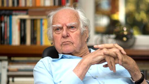 Hilmar Hoffmann wäre am 25. August 2025 100 Jahre alt geworden. Das Foto entstand am 12.08.2015 in seinem Wohnhaus.   Ein Porträt des Kulturpolitikere Hilmar Hoffmann im August 2025 in seinem Wohnhaus