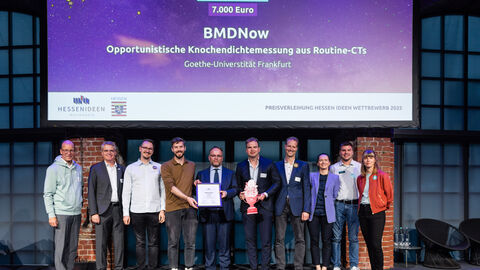 Auf den mit 7.000 Euro dotierten zweiten Platz schafften es Dr. Leon David Grünewald, Dr. Christian Booz, Tim Alexander Bergmann, Dipl. Ing. Miguel Leal Spohr, Dipl. Julian Garritz Cruz und Dr. Stefan Wesarg von der Goethe-Universität Frankfurt mit „BMDNow – Opportunistische Knochendichtemessung aus Routine-CTs“.  Auf den mit 7.000 Euro dotierten zweiten Platz schafften es Dr. Leon David Grünewald, Dr. Christian Booz, Tim Alexander Bergmann, Dipl. Ing. Miguel Leal Spohr, Dipl. Julian Garritz Cruz und Dr. Stefan Wesarg von der Goethe-Universität Frankfurt mit „BMDNow – Opportunistische Knochendichtemessung aus Routine-CTs“.