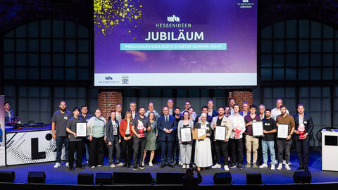 Wissenschaftsminister Timon Gremmels mit den Gewinnerteams des "Hessen Ideen"-Wettbewerbs 2025 Wissenschaftsminister Timon Gremmels mit den Gewinnerteams des "Hessen Ideen"-Wettbewerbs 2025