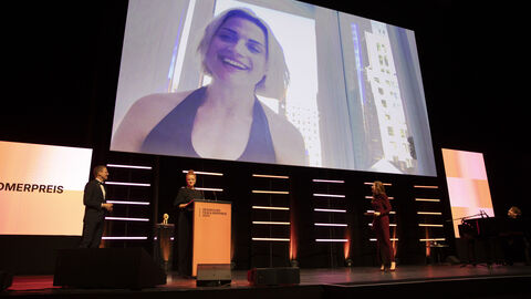 Mala Emde wird per Video zugeschaltet.