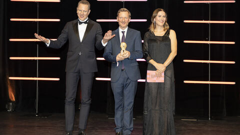 Staatssekretär Degen mit Preisträger