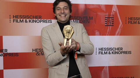 Preisträger vor Fotowand