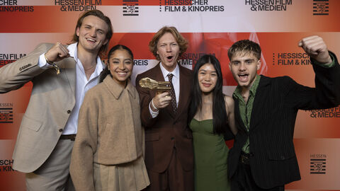 Preisträger vor Fotowand