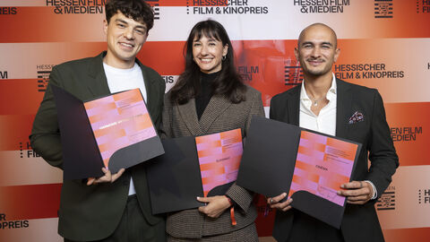 Preisträger vor Fotowand