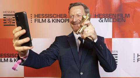 Preisträger vor Fotowand