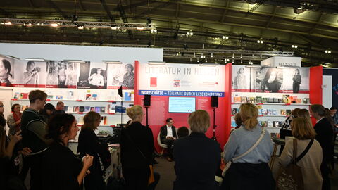 Impressionen von der Frankfurter Buchmesse 2025. Der Gemeinschaftsstand Literatur in Hessen auf der Frankfurter Buchmesse 2025