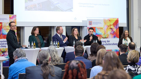 Podiumsteilnehmer der Gesprächsreihe "Demokratieforschung im Dialog" an der Hochschule Fulda.