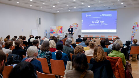 Christoph Degen spricht bei DemoReg.