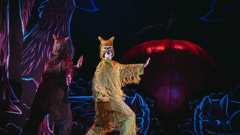 Szene aus "Rotkäppchen und Herr Wolff" am Staatstheater Kassel