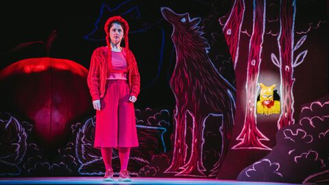 Szene aus "Rotkäppchen und Herr Wolff" am Staatstheater Kassel